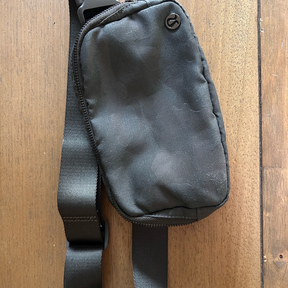 Lululemon Everywhere 1L Belt Bag Heritage Camo Olive Sargent Green